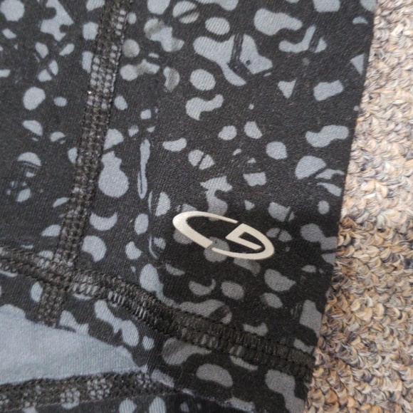 Athletic shorts - Picture 2 of 3